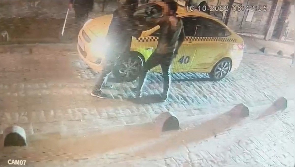 İstanbul’da takside kavga: Hem dövdü hem de bıçakladı