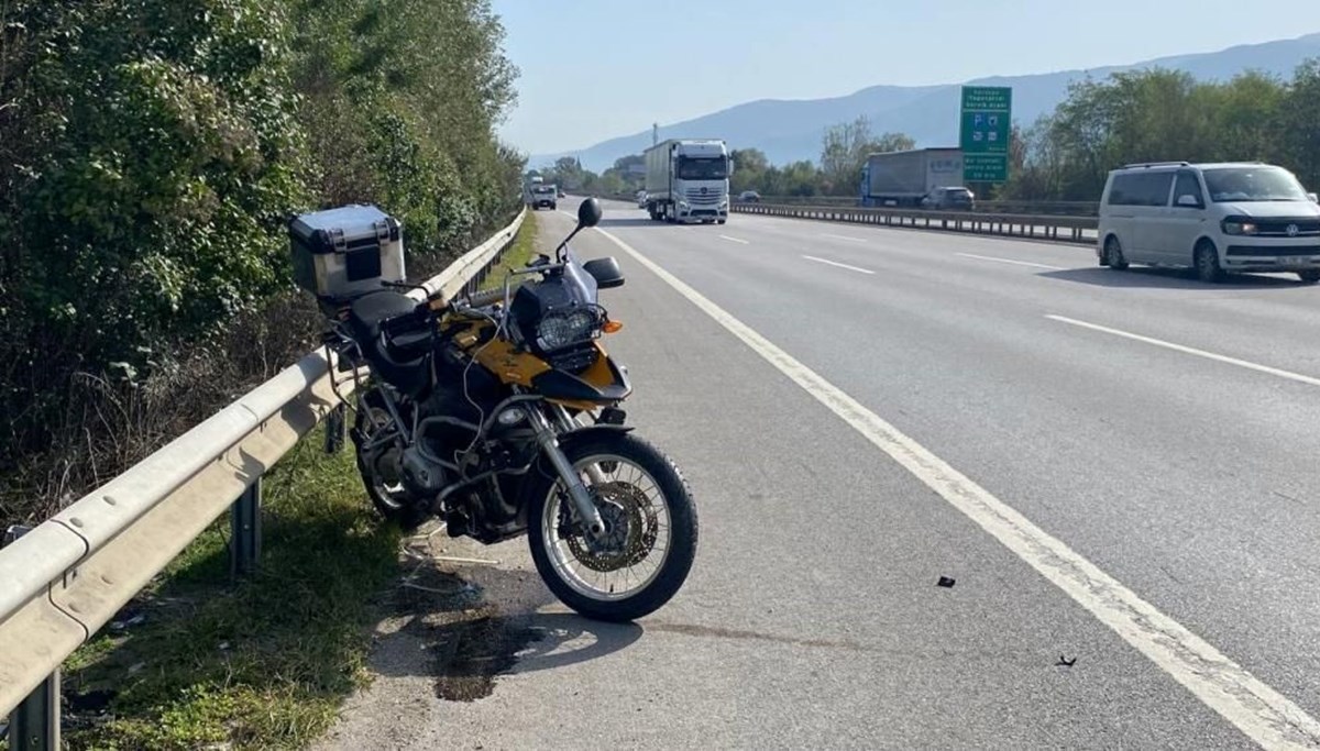 TEM’de motosiklet kazası (Sürücü metrelerce sürüklendi)