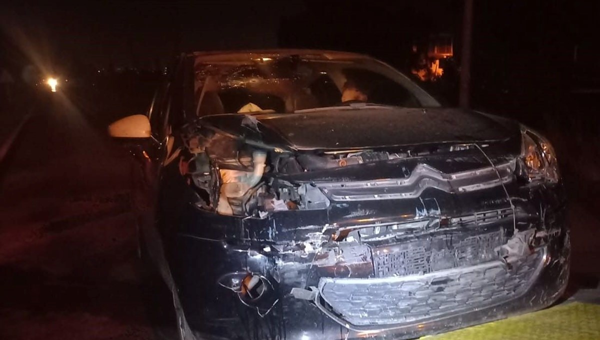 İzmir'de otomobil ile traktör çarpıştı: 4 yaralı