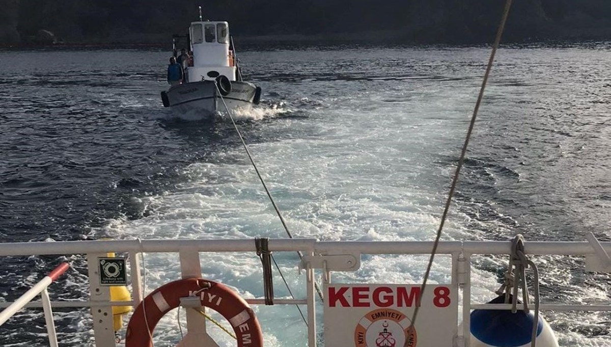 Anadolu Feneri açıklarında sürüklenen tekne kurtarıldı